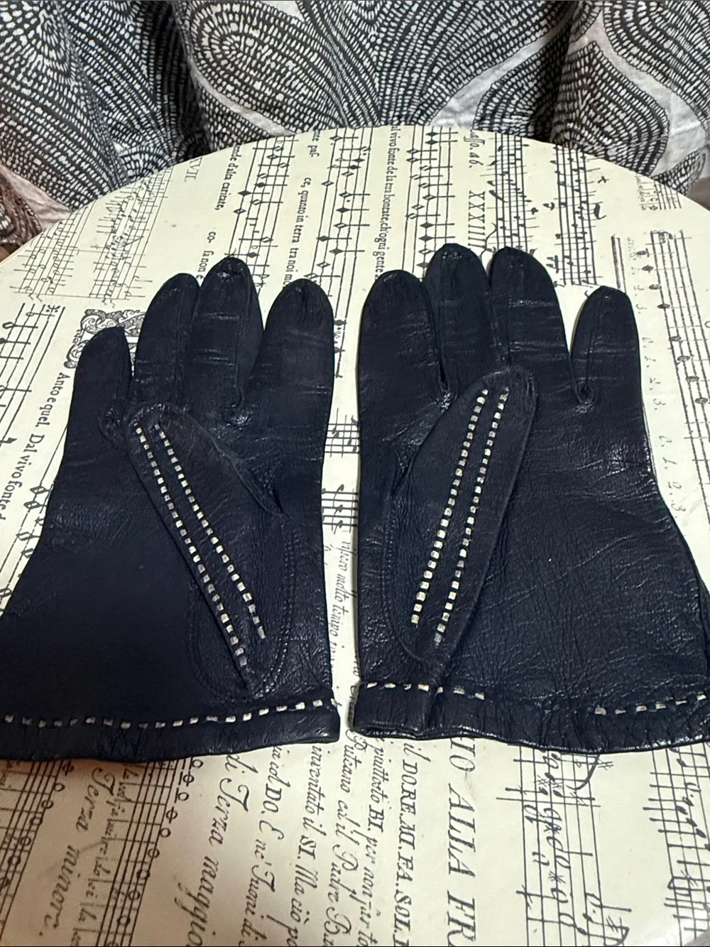 Vintage Black Leather Driving Gloves w/ Contrast Stitching Details